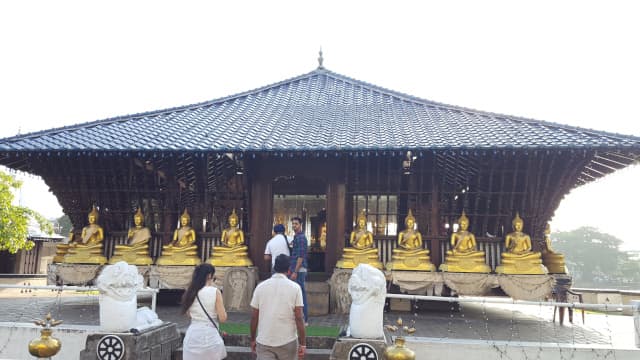 スリランカ・コロンボの旅行や観光地、シーマ・マラカヤ寺院