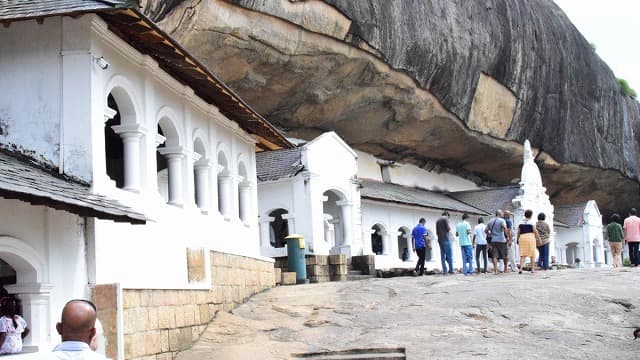 スリランカ・タンブッラの旅行や観光地、タンブッラ石窟寺院