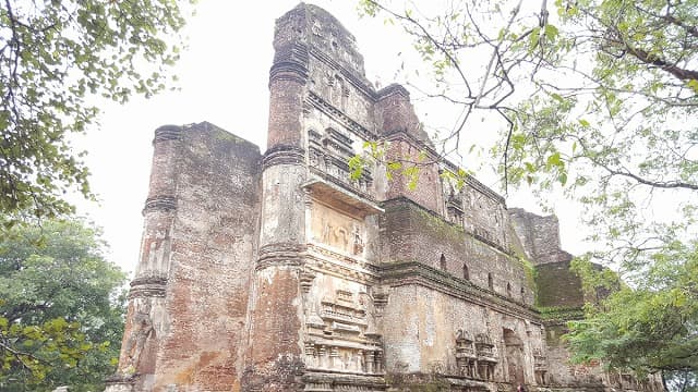 スリランカ・ポロンナルワの旅行や観光地、ランカティラカ寺院