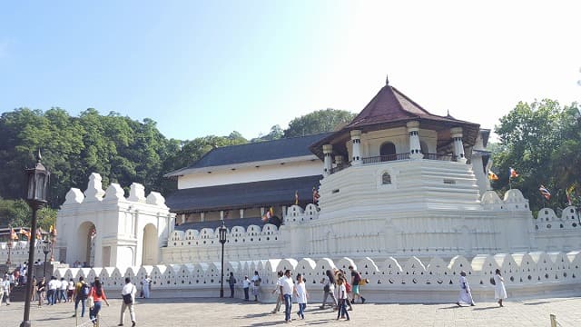 スリランカ・キャンディの旅行や観光地、仏歯寺