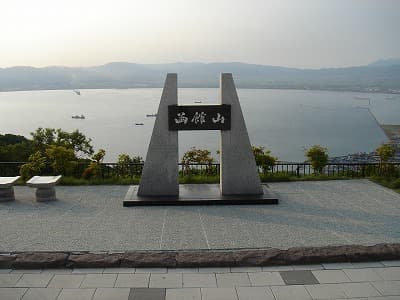 北海道函館市の旅行で訪れた観光名所、函館山のモニュメント