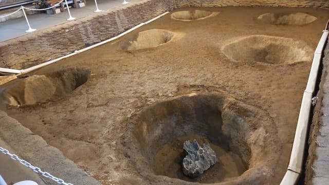 青森県青森市の旅行で訪れた観光名所、三内丸山遺跡の大型掘立柱建物