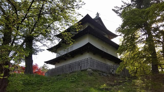 青森県弘前市の旅行で訪れた観光名所、弘前城の辰巳櫓