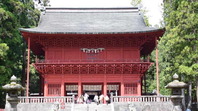 青森県弘前市の旅行で訪れた観光名所、岩木山神社の楼門