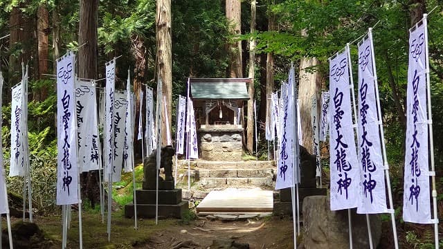 青森県弘前市の旅行で訪れた観光名所、岩木山神社の白雲大龍神