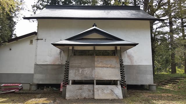 青森県弘前市の旅行で訪れた観光名所、高照神社の御宝殿