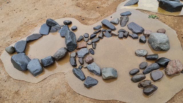 青森県弘前市の旅行で訪れた観光名所、大森勝山遺跡の円形に並べた組石