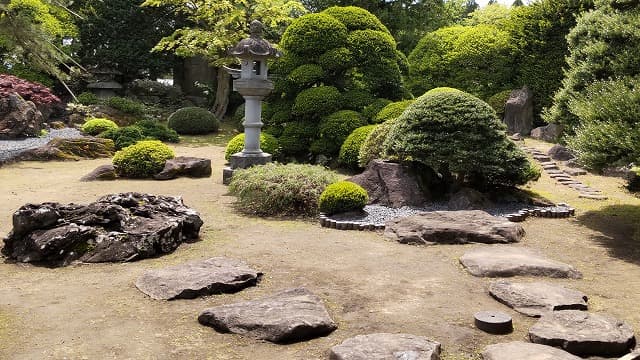 青森県弘前市の旅行で訪れた観光名所、瑞楽園の飛石