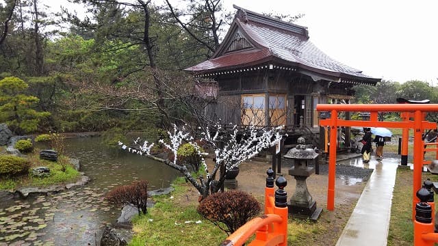 青森県つがる市の旅行で訪れた観光名所、高山稲荷神社の龍神宮