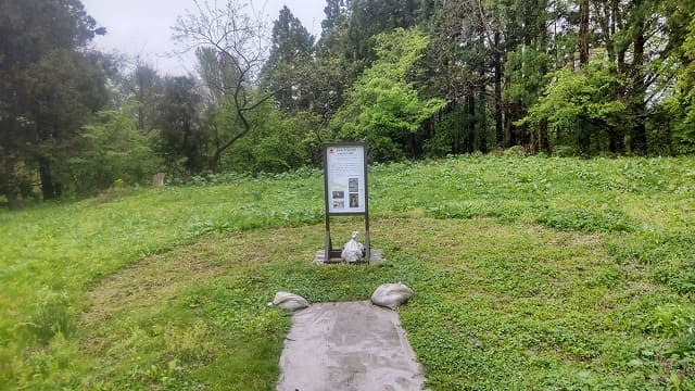 青森県つがる市の旅行で訪れた観光名所、亀ヶ岡石器時代遺跡の土偶墓群