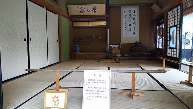 青森県平川市の旅行で訪れた観光名所、盛美館の客間