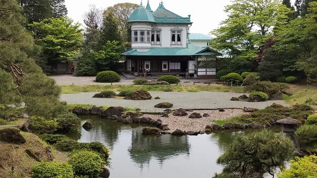 青森県平川市の旅行で訪れた観光名所、盛美園の真の築山からの眺め