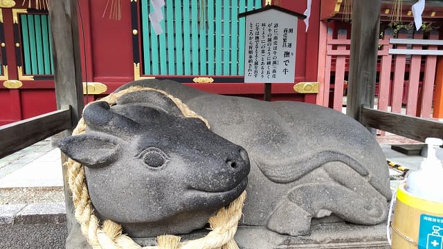 宮城県塩竃市の旅行で訪れた観光名所、鹽竈神社の撫で牛