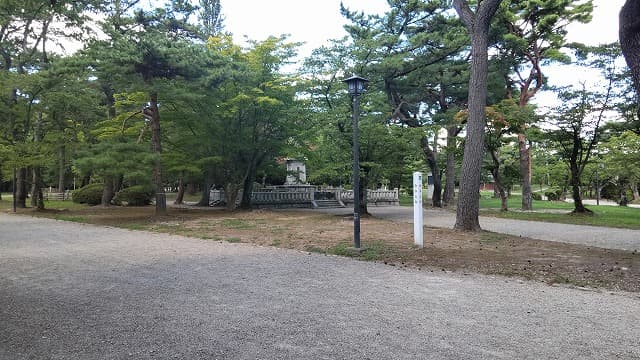 秋田県秋田市の旅行で訪れた観光名所、千秋公園(久保田城跡)本丸跡