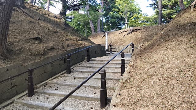 秋田県秋田市の旅行で訪れた観光名所、千秋公園(久保田城跡)長坂門