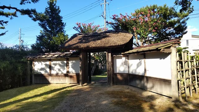 秋田県秋田市の旅行で訪れた観光名所、如斯亭庭園＿御萱門