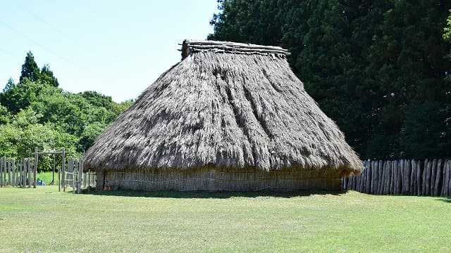 秋田県秋田市の旅行で訪れた観光名所、地蔵田遺跡＿復元住居