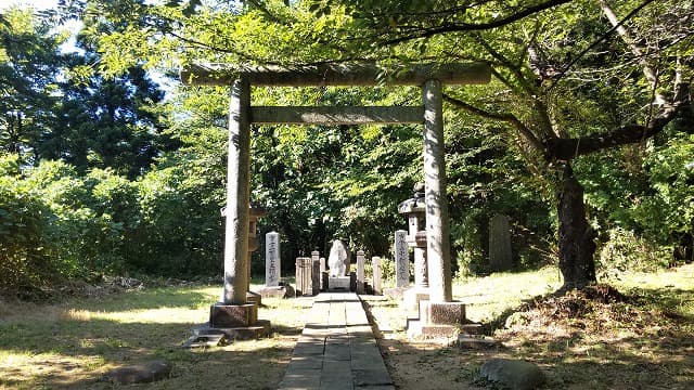 秋田県秋田市の旅行で訪れた観光名所、秋田市の偉人墓＿平田篤胤墓