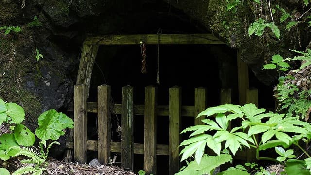 秋田県湯沢市の旅行で訪れた観光名所、院内銀山早房坑