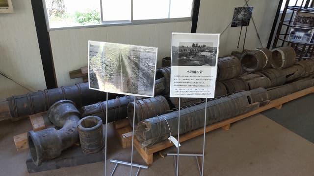 秋田県大仙市の旅行で訪れた観光名所、旧池田氏庭園＿水道用木管