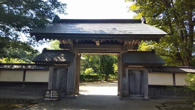 秋田県大仙市の旅行で訪れた観光名所、旧池田氏庭園＿正門