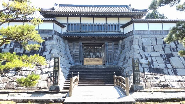 秋田県由利本荘市の旅行で訪れた観光名所、亀田城跡
