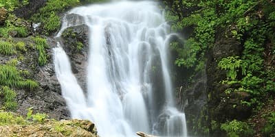 山形県南陽市の旅行で訪れた観光名所、くぐり滝