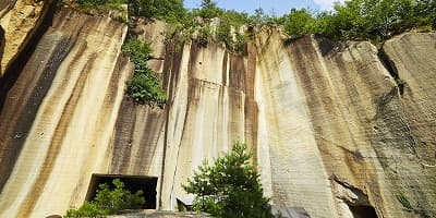 山形県東置賜郡の旅行で訪れた観光名所、瓜割石庭公園