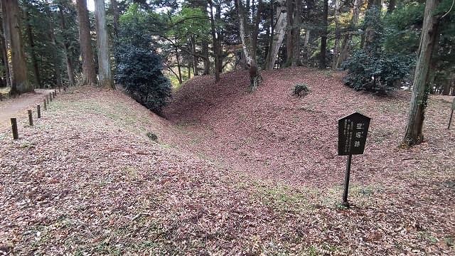 福島県白河市の旅行で訪れた観光名所、白河関跡＿土塁と空堀