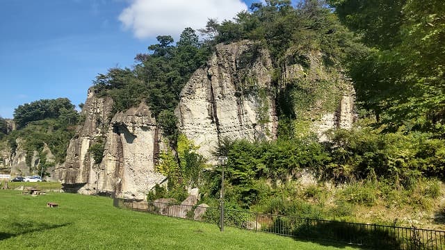 栃木県宇都宮市の旅行で訪れた観光名所、大谷の奇岩群