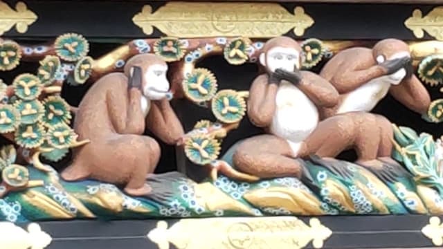 栃木県日光市の旅行で訪れた観光名所、見ざる言わざる聞かざる