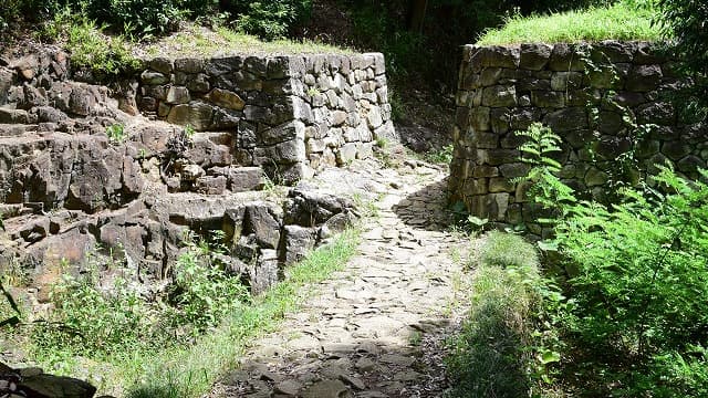 群馬県太田市の旅行で訪れた観光名所、新田金山城＿物見台下虎口