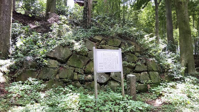 群馬県太田市の旅行で訪れた観光名所、新田金山城＿本丸石垣