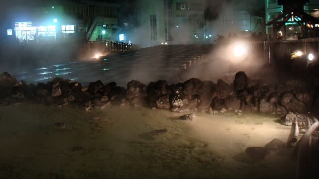 群馬県吾妻郡の旅行で訪れた観光名所、草津温泉郷の草津湯畑ライトアップ