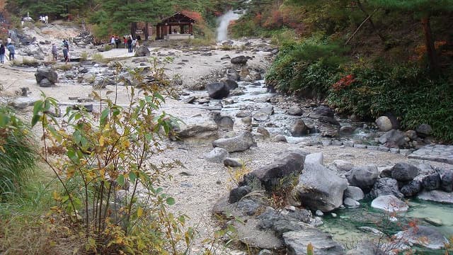 群馬県吾妻郡の旅行で訪れた観光名所、西の河原公園