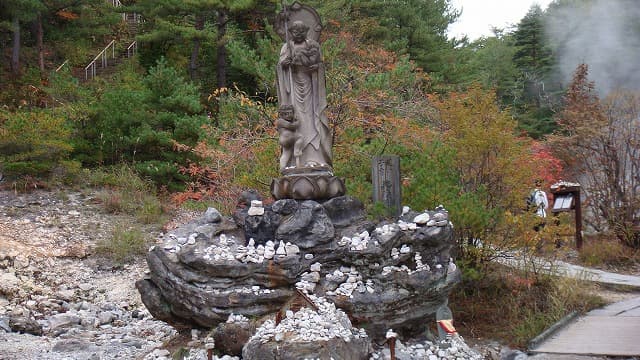 群馬県吾妻郡の旅行で訪れた観光名所、西の河原公園の水子地蔵尊