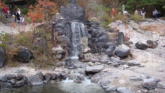 群馬県吾妻郡の旅行で訪れた観光名所、西の河原公園の不動滝