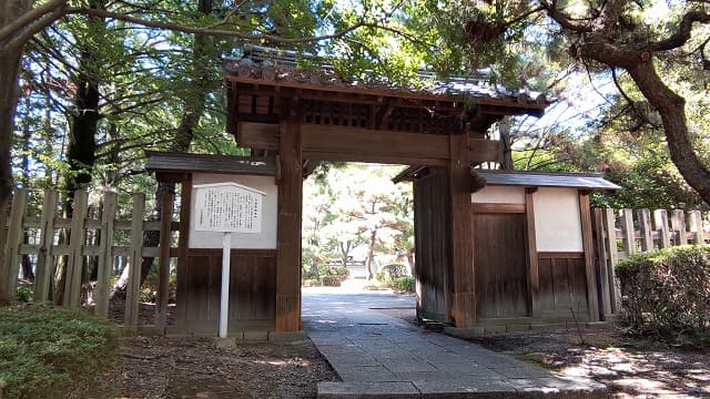 埼玉県行田市の旅行で訪れた観光名所、忍城にある藩校進脩館表門