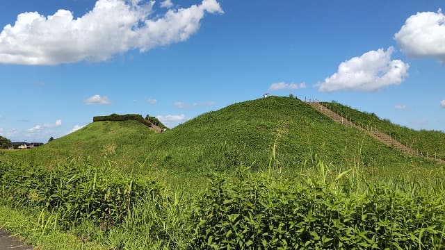 埼玉県行田市の旅行で訪れた観光名所、埼玉古墳群の稲荷山古墳