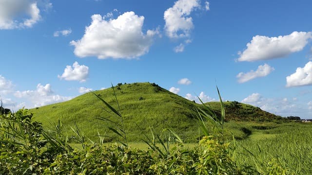 埼玉県行田市の旅行で訪れた観光名所、埼玉古墳群の二子山古墳