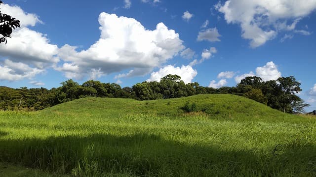 埼玉県行田市の旅行で訪れた観光名所、埼玉古墳群の奥の山古墳