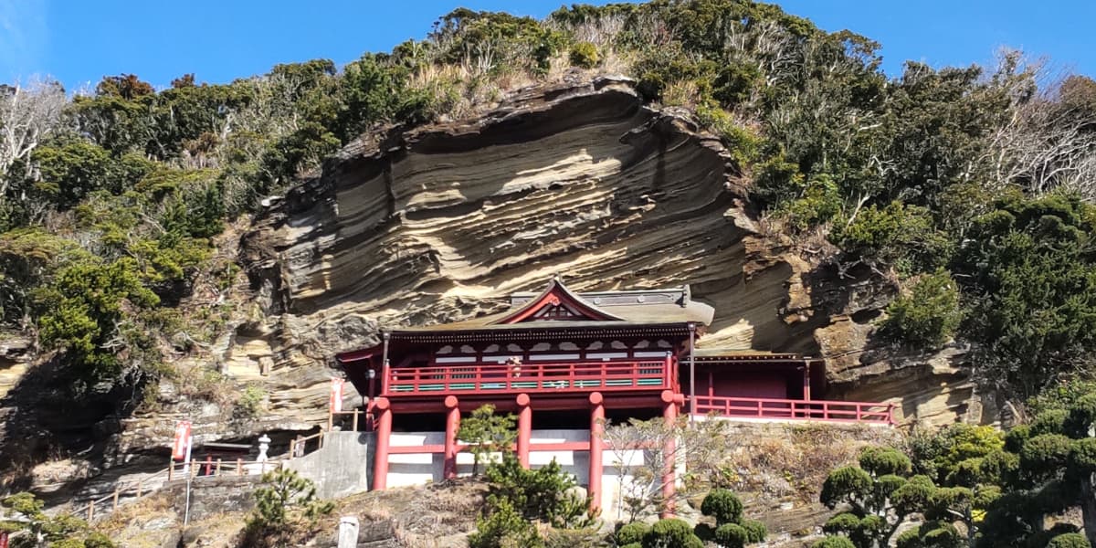 千葉県館山市の旅行で訪れた観光名所、大福寺（崖観音）