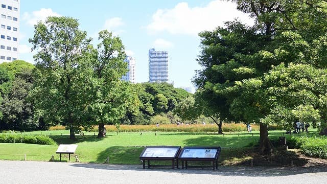 東京都中央区の浜離宮恩賜庭園の延遼館跡