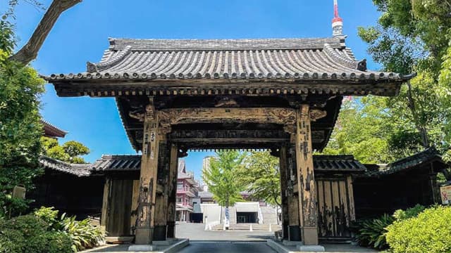 東京都港区の増上寺旧方丈門（黒門）