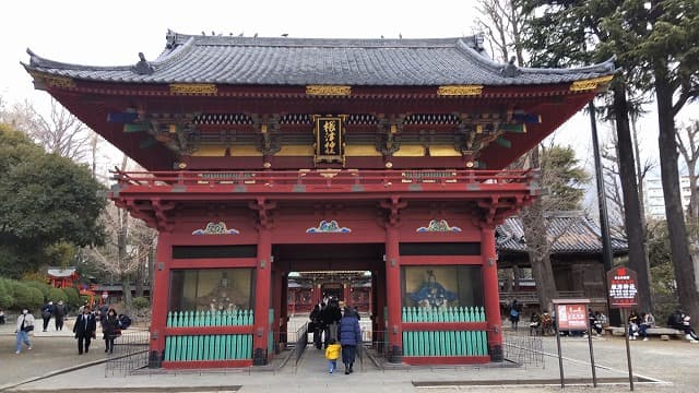 東京都文京区の旅行で訪れた観光名所、根津神社楼門