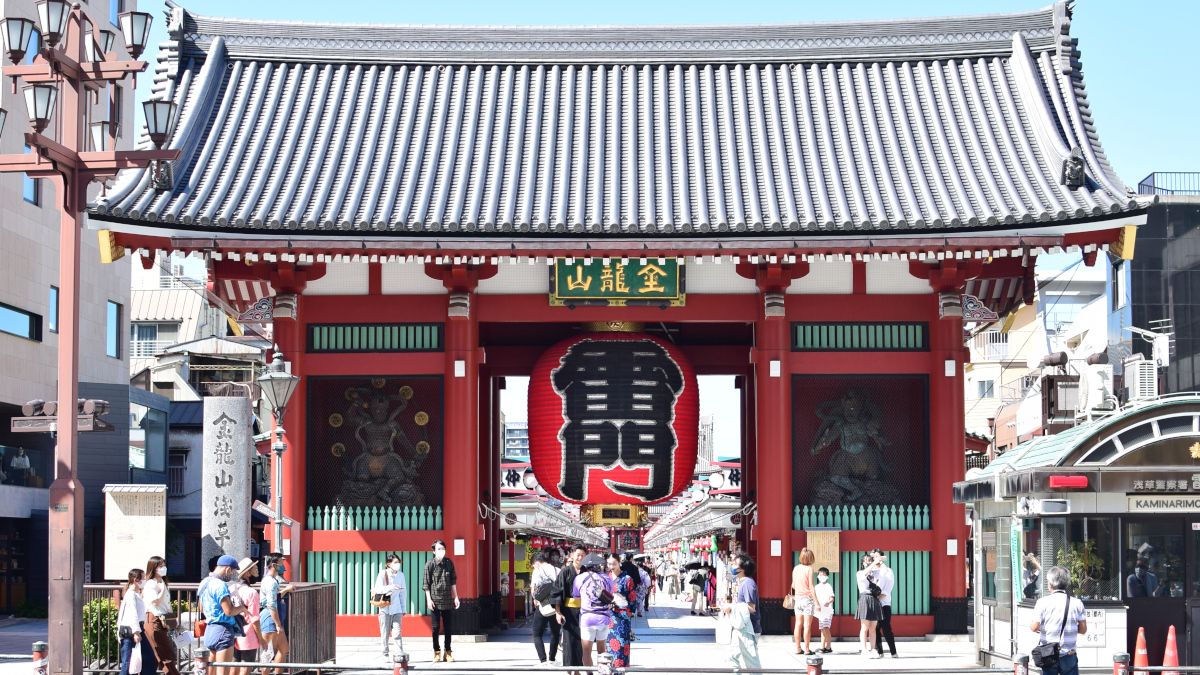 東京都の旅行で訪れた観光名所、浅草寺雷門