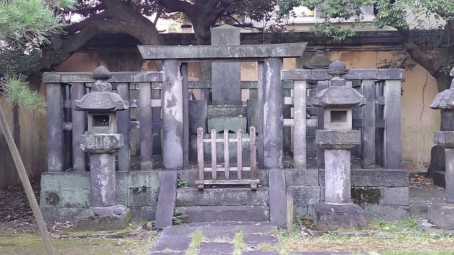 東京都江東区の旅行で訪れた観光名所、霊巌寺の松平定信墓所