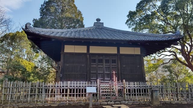 東京都中野区の旅行で訪れた観光名所、哲学堂公園の四聖堂哲学堂