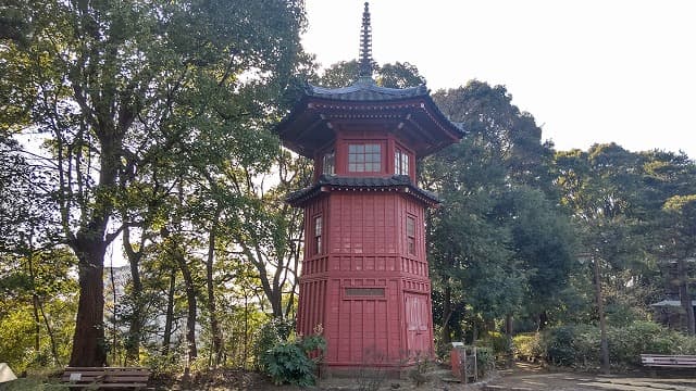 東京都中野区の旅行で訪れた観光名所、哲学堂公園の六賢台