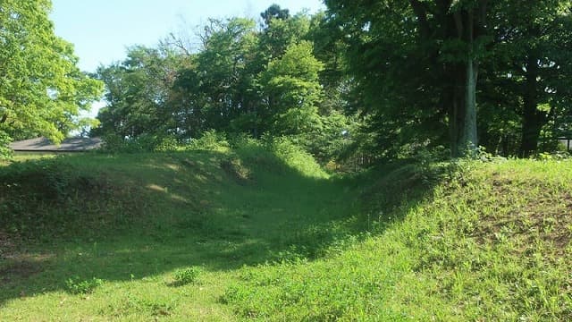 深大寺城跡の土塁